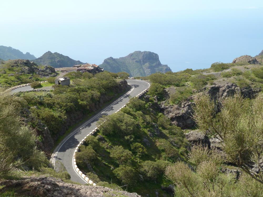 mountain-road-to-teide-